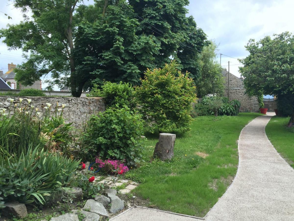 L'Ermitage Panzió Saint-Vaast-la-Hougue Kültér fotó